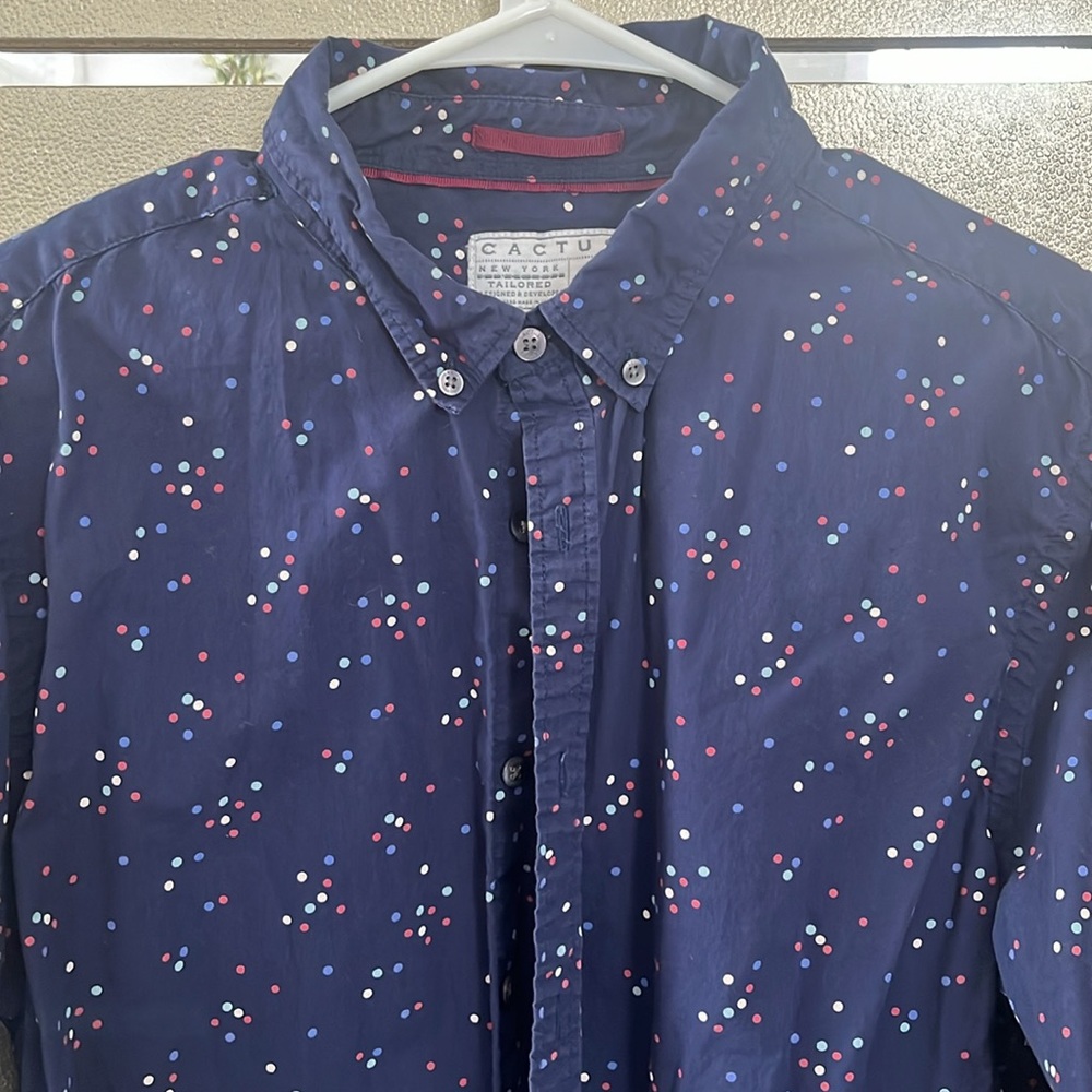 Button down - Picture 3 of 3
